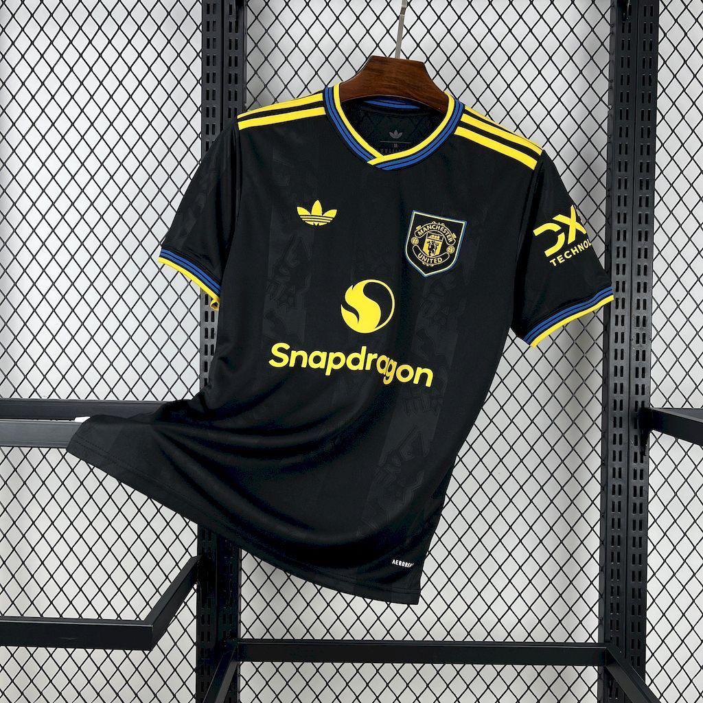 Manchester United latest 25/26 jersey